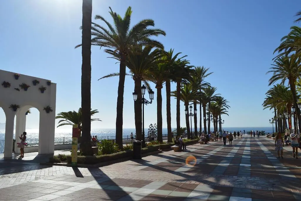 Beach Villa ,Nerja, Seaview, Pool, 3 Bedrooms, Huge Terrace And Garden 西班牙