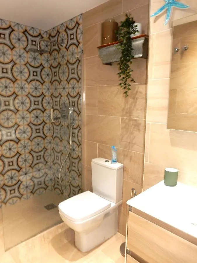 度假居 Beach Villa ,Nerja, Seaview, Pool, 3 Bedrooms, Huge Terrace And Garden