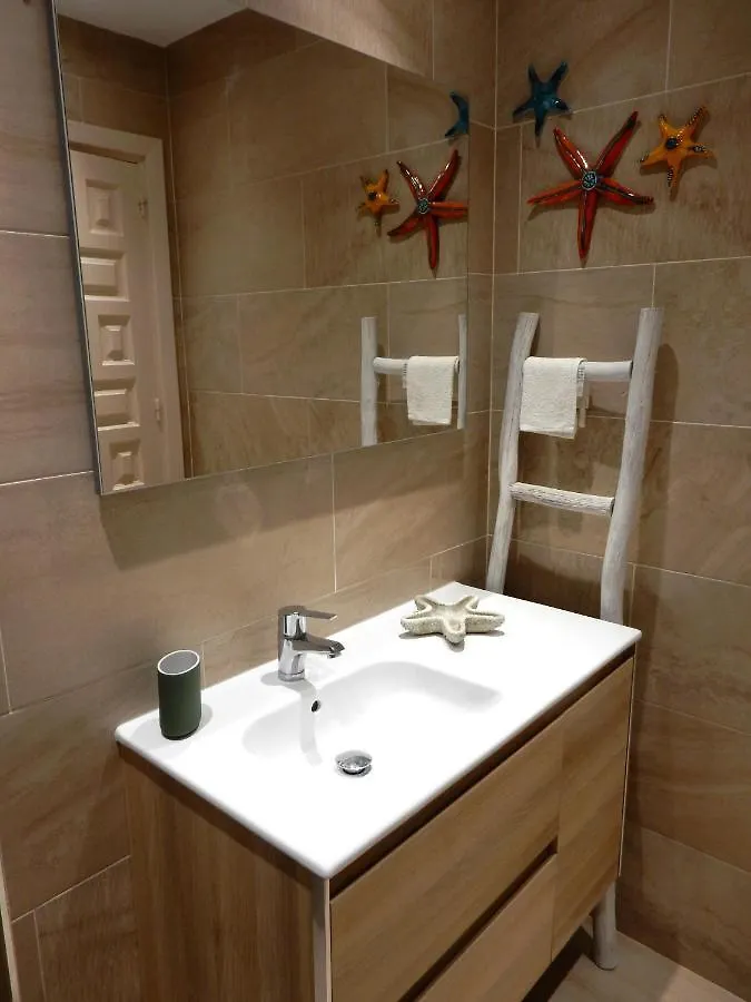Beach Villa ,Nerja, Seaview, Pool, 3 Bedrooms, Huge Terrace And Garden 度假居